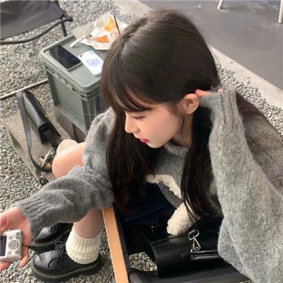 草莓月亮海报